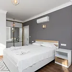 Villa Capital *